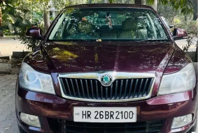 Skoda Laura ELEGANCE 1.9 TDI AT 2012