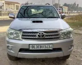 Toyota Fortuner 3.0 4X4 MT 2011