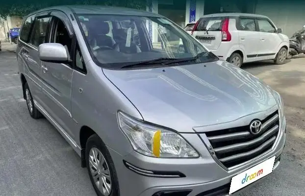 Toyota Innova 2.5 G 7 STR BS III 2013