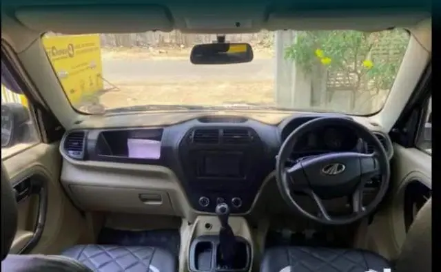 Mahindra TUV300 T4 2016