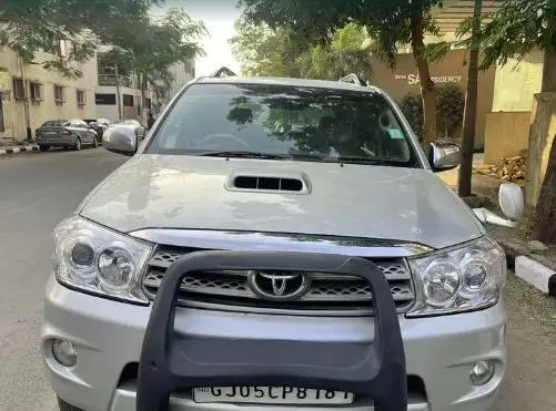 Toyota Fortuner 3.0 4X4 MT 2010