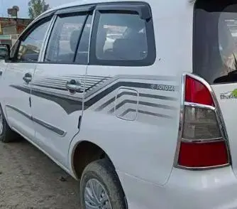 Toyota Innova 2.5 G 8 STR BS IV 2015