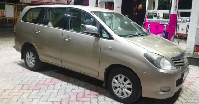 Toyota Innova 2.5 V 7 STR 2010
