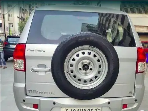 Mahindra TUV300 PLUS P8 2018