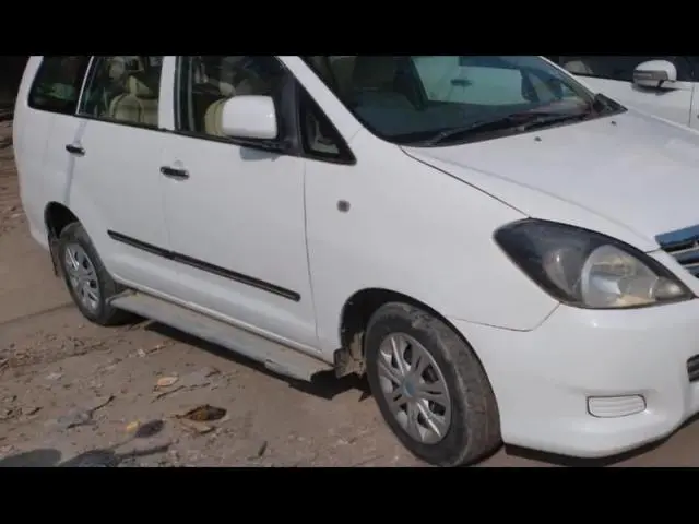 Toyota Innova 2.5 G 8 STR BS IV 2011