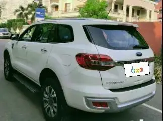 Ford Endeavour Titanium 2.2 4x2 AT 2018