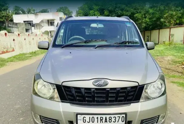 Mahindra Quanto C8 2013
