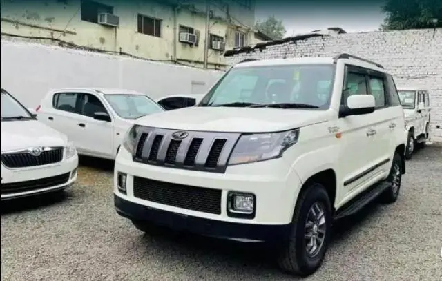 Mahindra TUV300 T10 2018