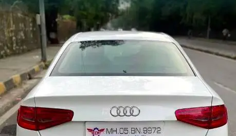 Audi A4 2.0 TDI premium 2012