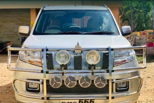 Mahindra TUV300 T8 2017