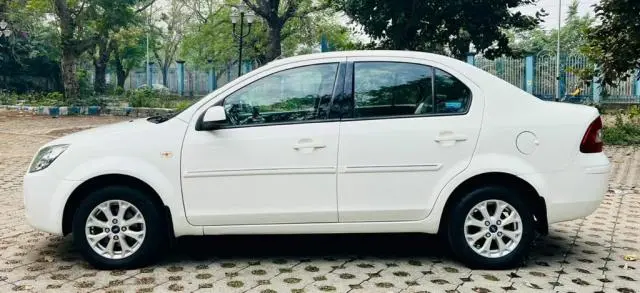 Ford Fiesta Classic LXI 1.6 2013