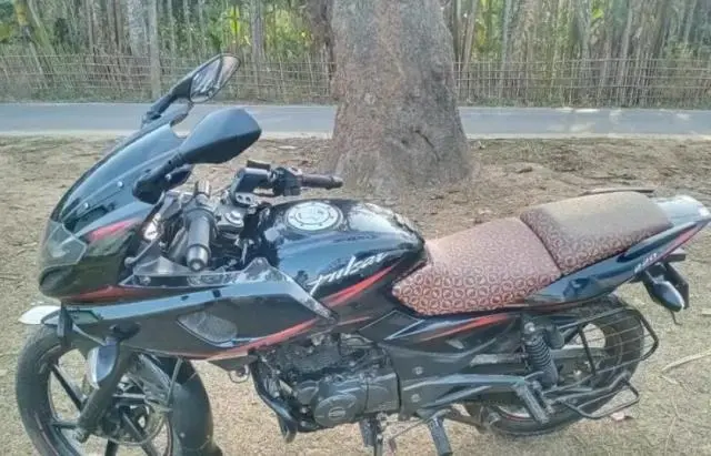 Bajaj Pulsar 220F 2018