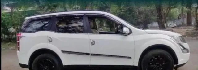 Mahindra XUV500 W10 2015
