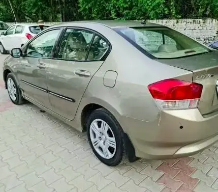 Honda City S i-VTEC 2010
