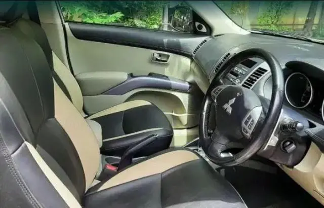 Mitsubishi Outlander 2.4 AT 2012