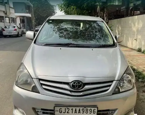 Toyota Innova 2.5 G 8 STR BS IV 2011