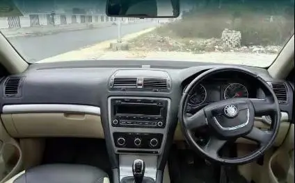 Skoda Laura Ambiente 2.0 TDI CR MT 2012