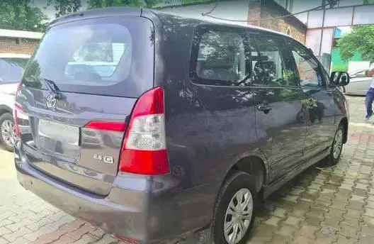 Toyota Innova 2.5 GX 7 STR BS IV 2015