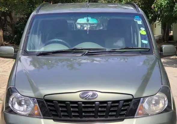 Mahindra Quanto C8 2013