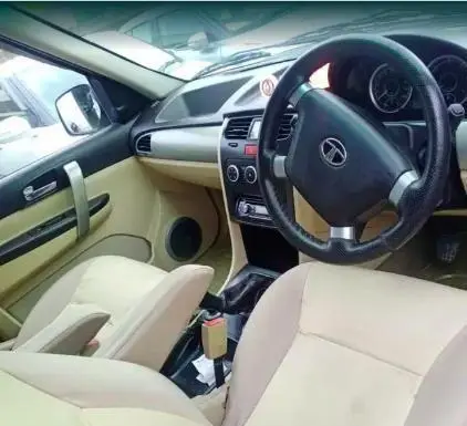 Tata Safari Storme 2.2 EX 4X2 2012