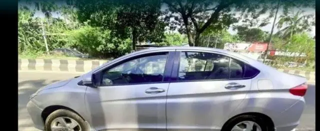 Honda City V i-VTEC 2016