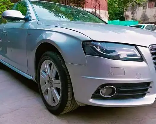 Audi A4 2.0 TDI premium 2012