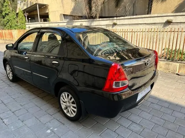 Toyota Etios V 2011