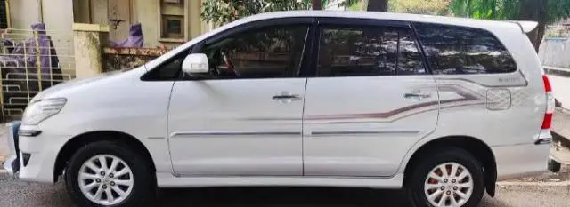 Toyota Innova 2.5 V 7 STR 2012