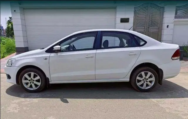 Volkswagen Vento 1.6L Highline 2012