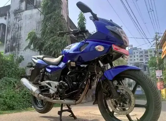 Bajaj Pulsar 220cc 2011