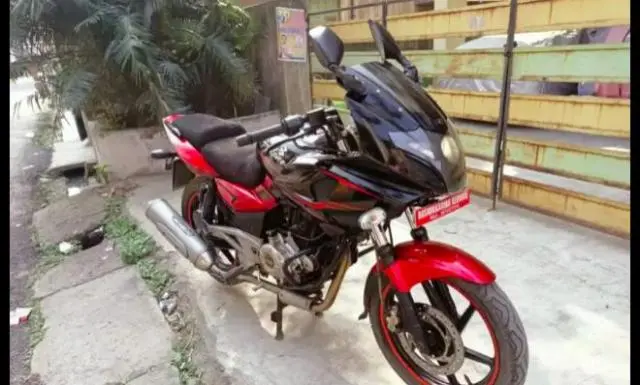 Bajaj Pulsar 220F 2015
