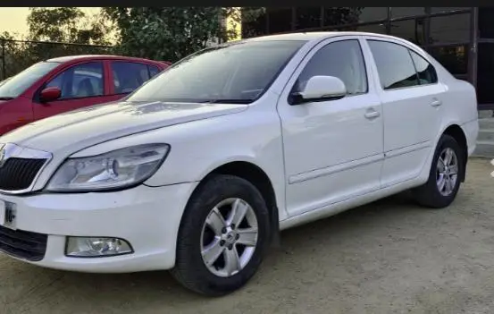 Skoda Laura AMBIENTE 2.0 TDI CR MT 2011