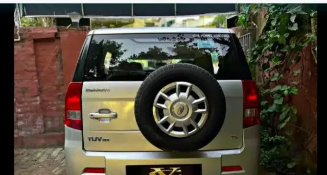 Mahindra TUV300 T6 Plus 2016