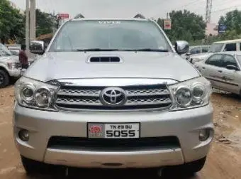 Toyota Fortuner 3.0 4X4 MT 2010