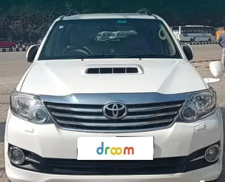 Toyota Fortuner 3.0 4x2 MT 2015