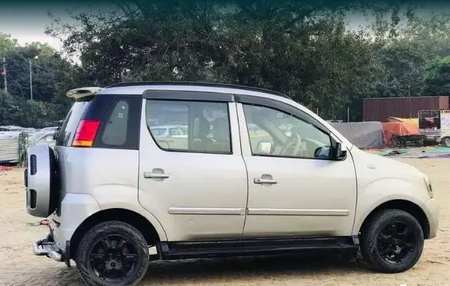 Mahindra Quanto C8 2013