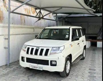 Mahindra TUV300 T4 Plus 2018