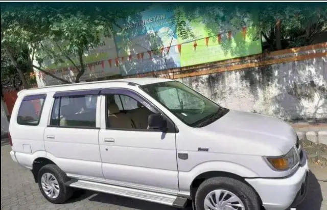 Chevrolet Tavera NEO LS B4 7 STR BS III 2015