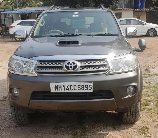 Toyota Fortuner 3.0 4x2 MT 2010