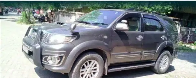 Toyota Fortuner 3.0 4x2 MT 2012