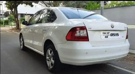 Skoda Rapid 1.6 MPI Elegance 2012