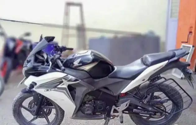 Honda CBR 150R 150cc 2013