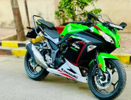 Kawasaki Ninja 300 2022