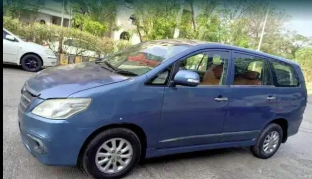 Toyota Innova 2.5 V 8 STR 2013