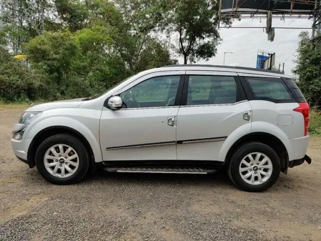 Mahindra XUV500 W10 2017