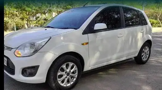 Ford Figo 1.2P TITANIUM MT 2013