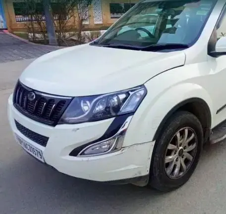 Mahindra XUV500 W10 2016