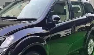 Mahindra XUV500 W10 2016