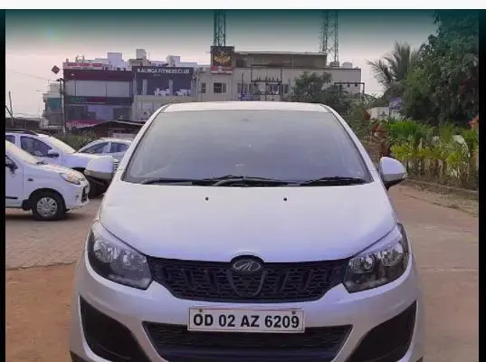 Mahindra Marazzo M4 8 STR 2018