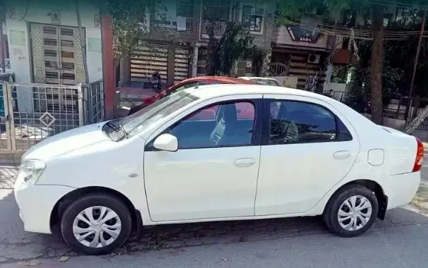 Toyota Prius 1.8 Z6 2012